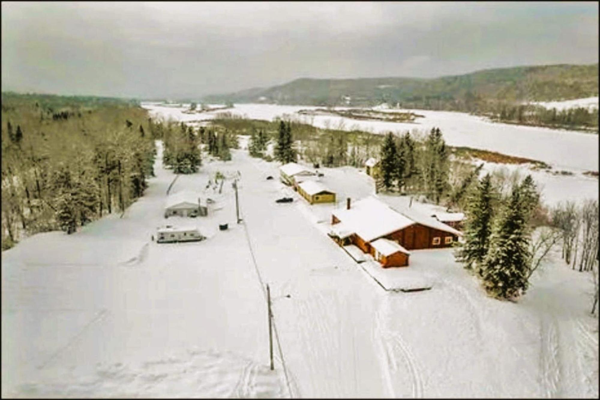 Love Hotels St John River By Oyo At Fort Kent Me Saint John Plantation Exteriör bild