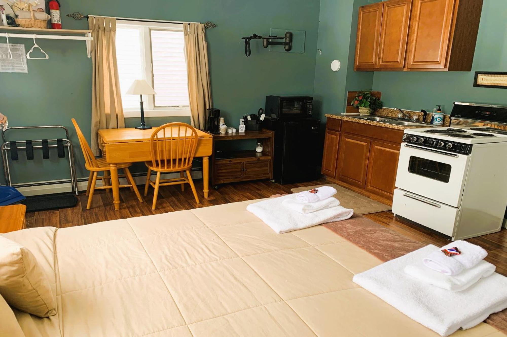 Love Hotels St John River By Oyo At Fort Kent Me Saint John Plantation Exteriör bild