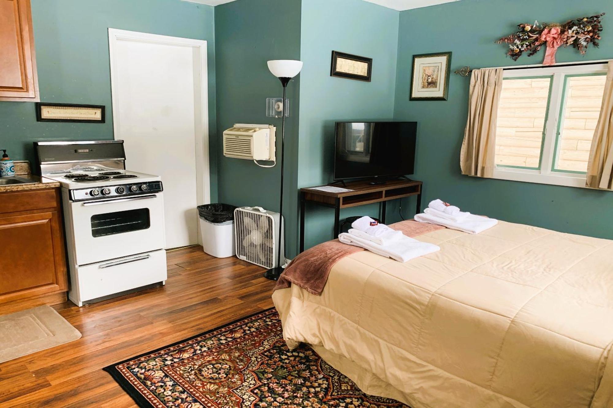Love Hotels St John River By Oyo At Fort Kent Me Saint John Plantation Exteriör bild