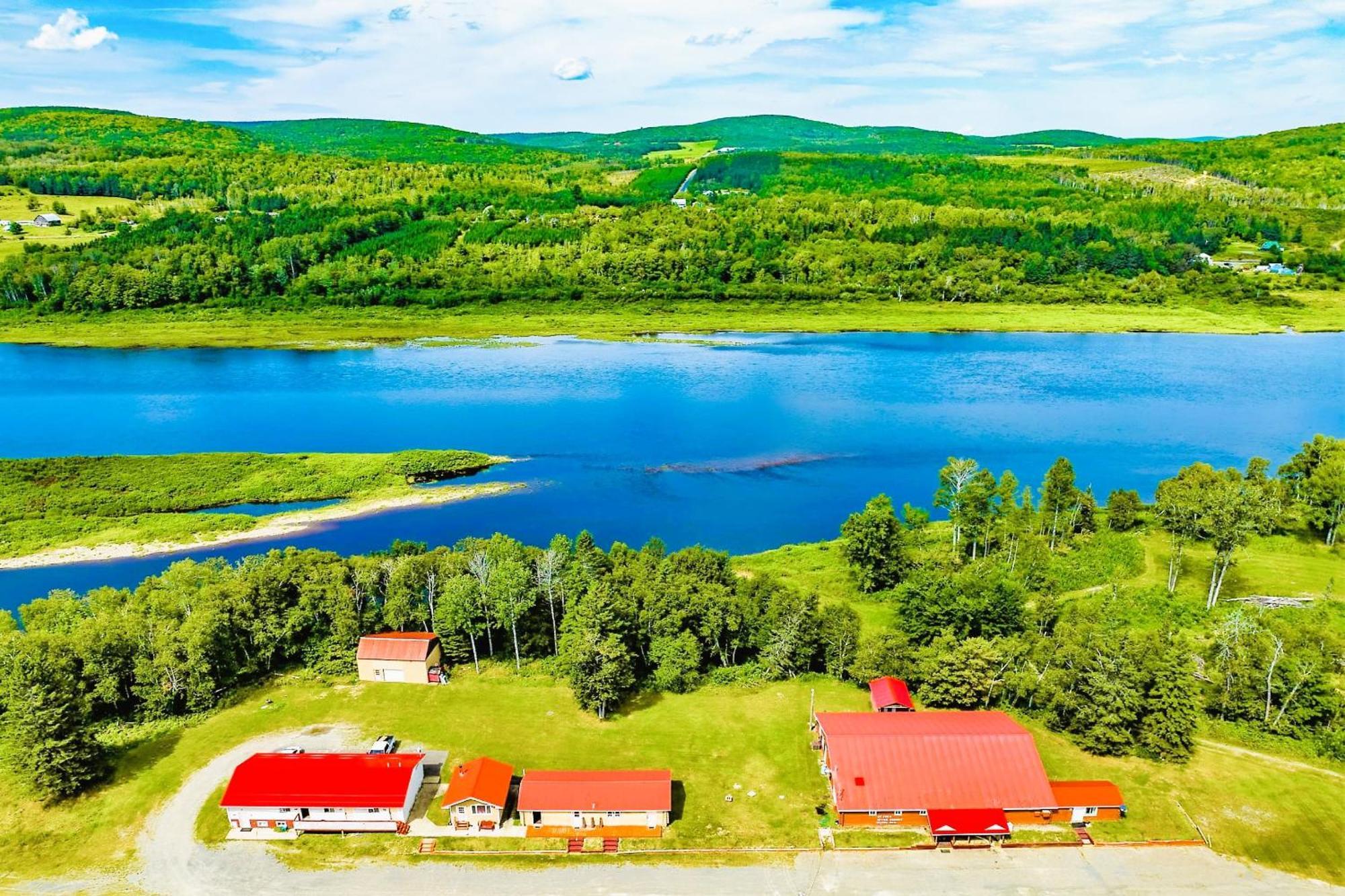 Love Hotels St John River By Oyo At Fort Kent Me Saint John Plantation Exteriör bild