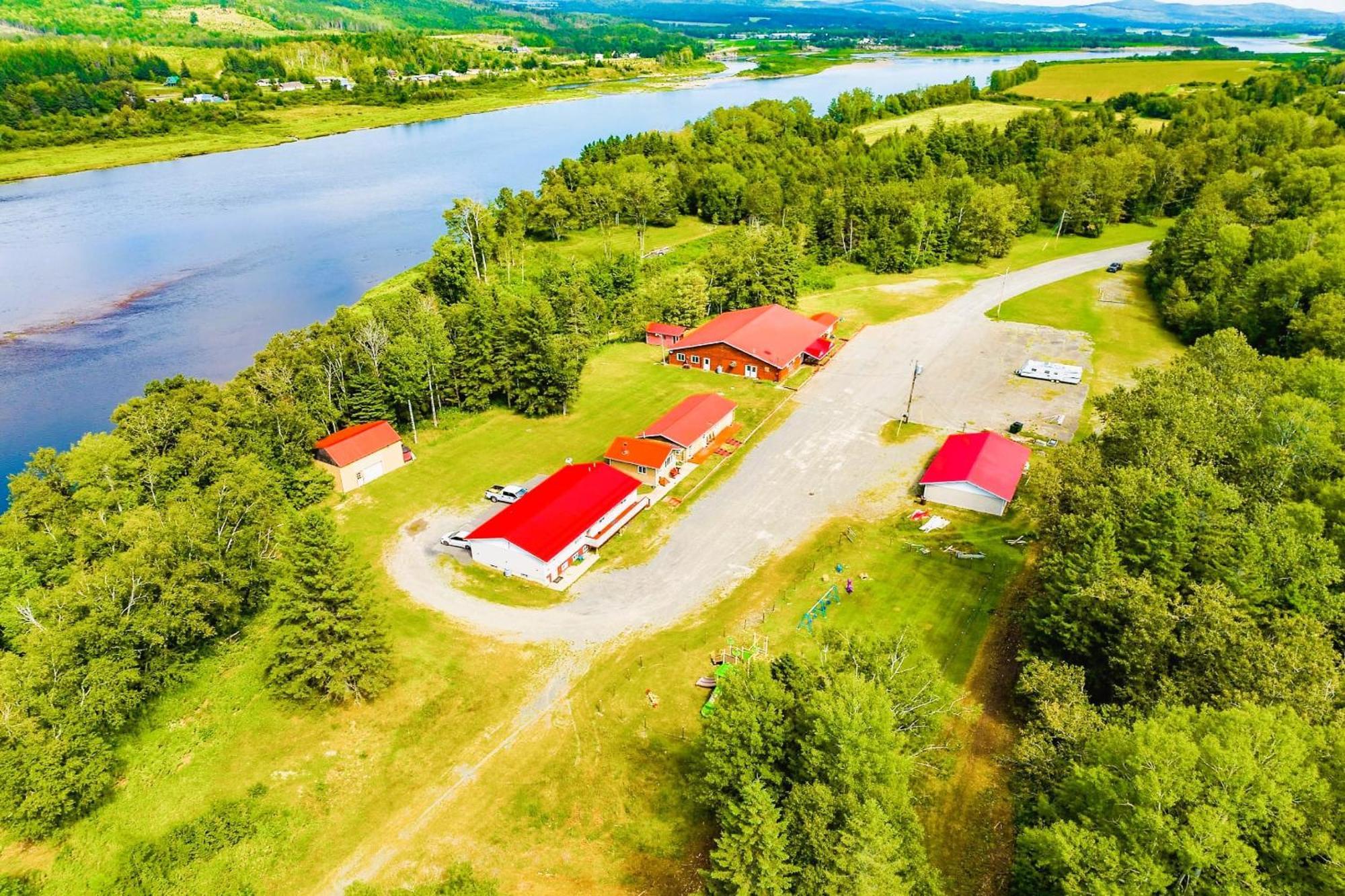 Love Hotels St John River By Oyo At Fort Kent Me Saint John Plantation Exteriör bild